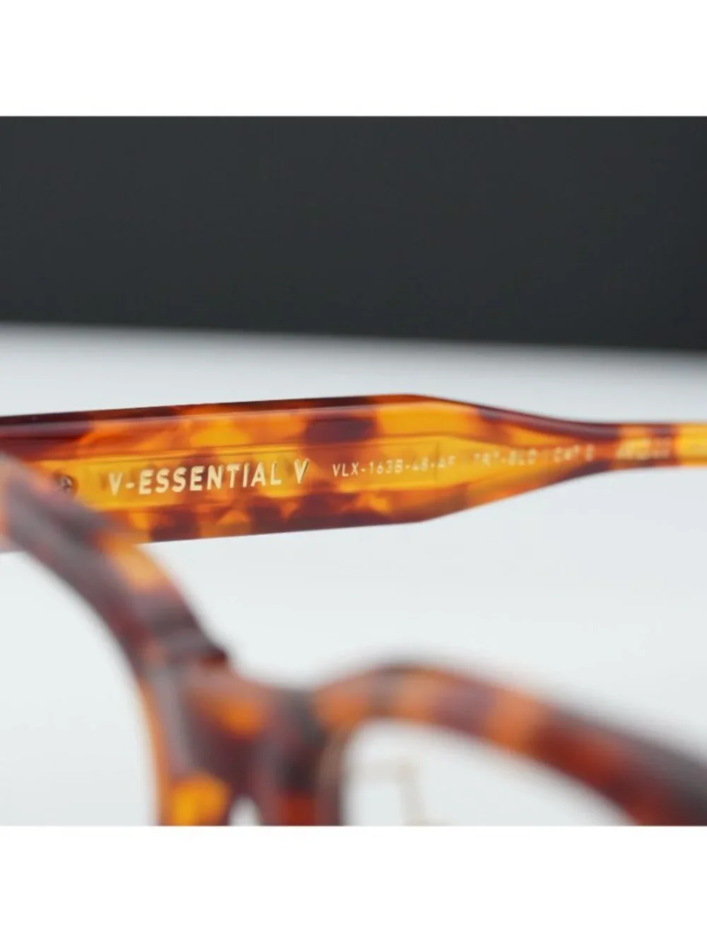 Valentino model essential